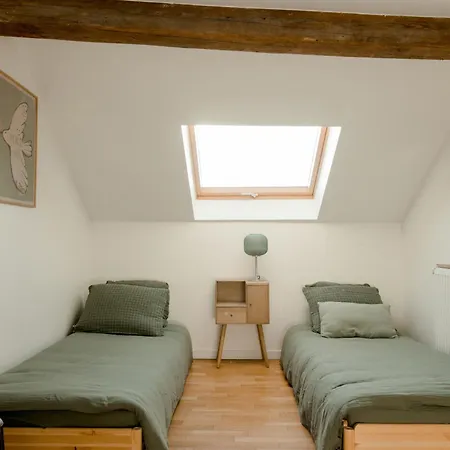 Logement Entier Ou A Partager Dans Maison Familiale A Rueil Malmaison, Proche De Paris La Defense Exterior photo