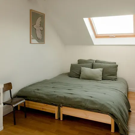 Logement Entier Ou A Partager Dans Maison Familiale A Rueil Malmaison, Proche De Paris La Defense Exterior photo