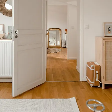 Logement Entier Ou A Partager Dans Maison Familiale A Rueil Malmaison, Proche De Paris La Defense Exterior photo