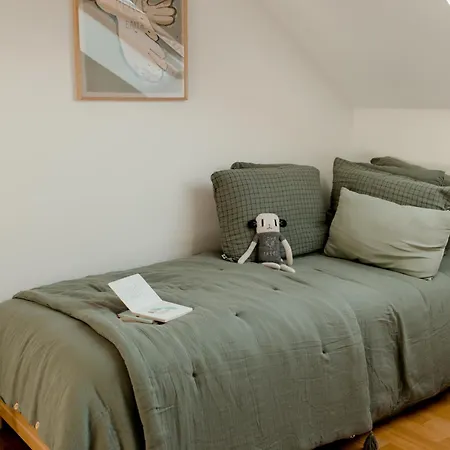 Logement Entier Ou A Partager Dans Maison Familiale A Rueil Malmaison, Proche De Paris La Defense Exterior photo