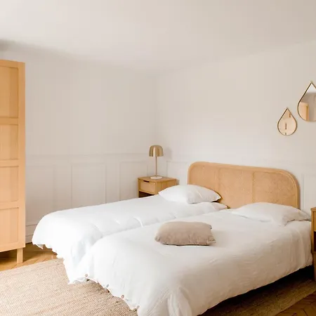 Logement Entier Ou A Partager Dans Maison Familiale A Rueil Malmaison, Proche De Paris La Defense Exterior photo