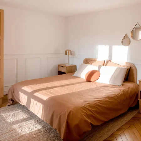 Logement Entier Ou A Partager Dans Maison Familiale A Rueil Malmaison, Proche De Paris La Defense Exterior photo