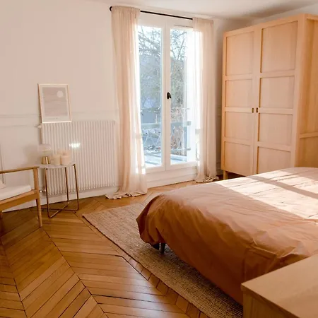 Logement Entier Ou A Partager Dans Maison Familiale A Rueil Malmaison, Proche De Paris La Defense Exterior photo